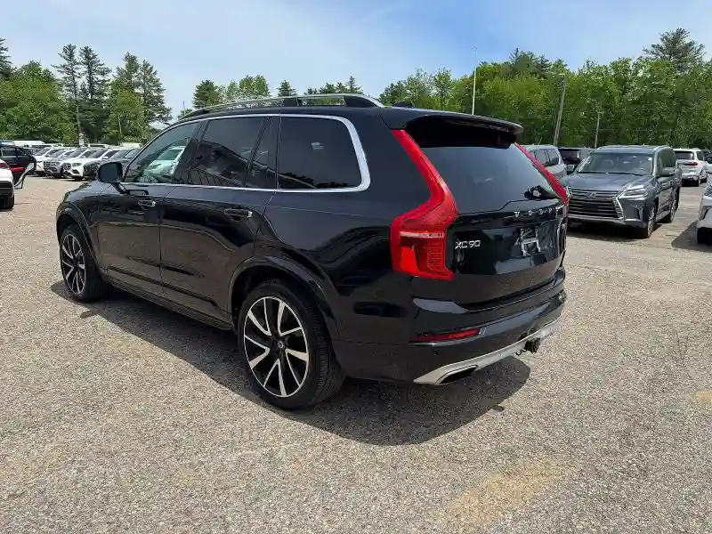 YV4A22PKXJ1359429 2018 VOLVO XC90-2