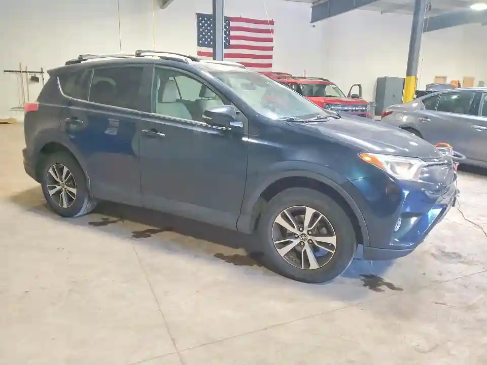 2T3RFREV5HW568735 2017 TOYOTA RAV4-3