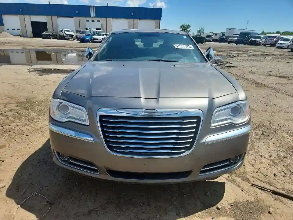 2C3CA5CG4BH582736 2011 CHRYSLER 300-4