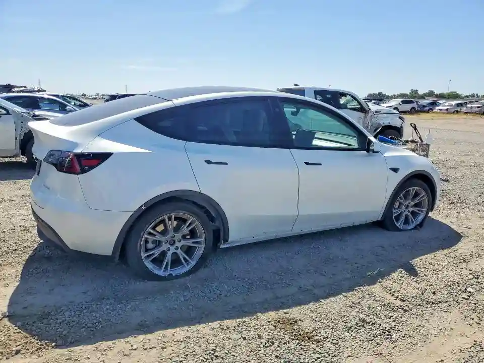 7SAYGDEEXPF685178 2023 TESLA MODEL Y-2