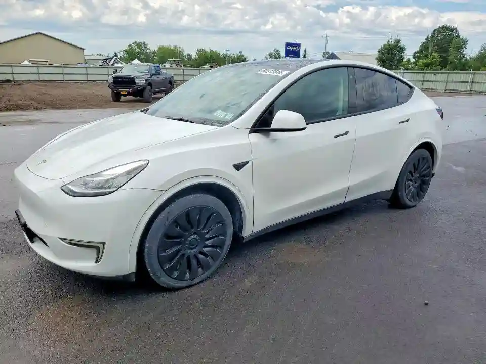 7SAYGDEE1PF611177 2023 TESLA MODEL Y-0