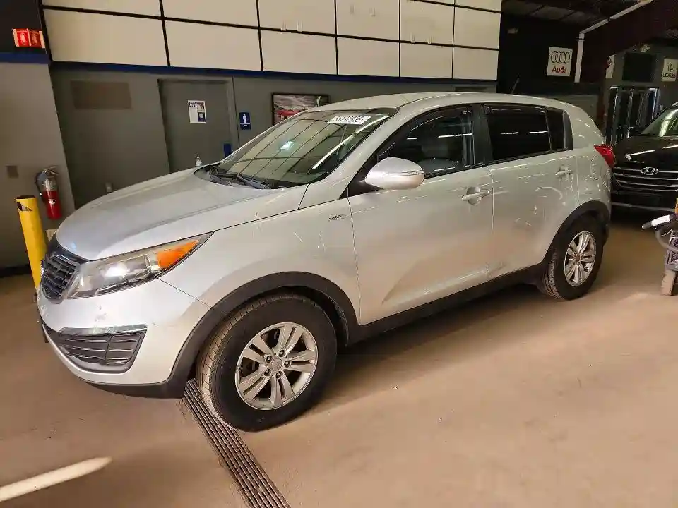 KNDPBCA2XB7095395 2011 KIA SPORTAGE-0