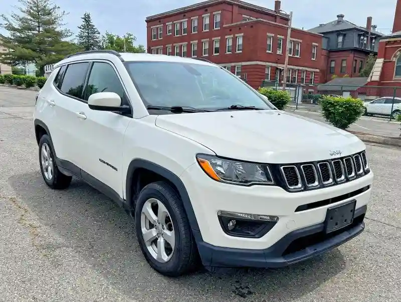 3C4NJDBBXJT185851 2018 JEEP COMPASS-1