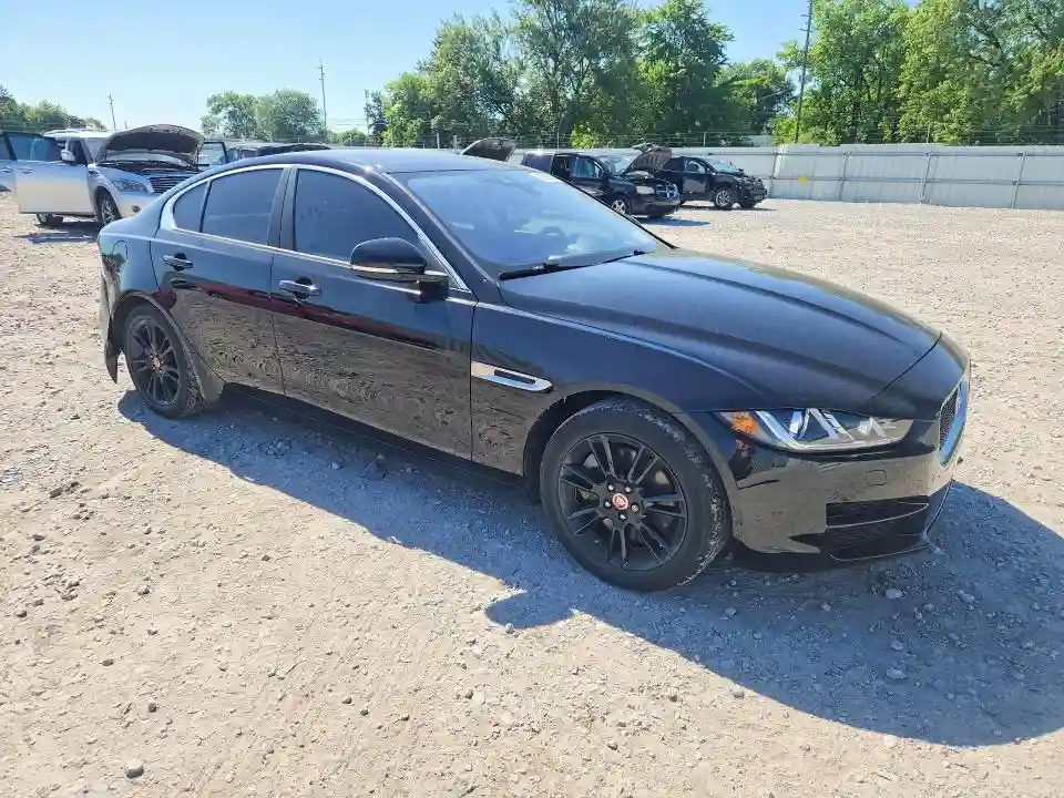 SAJAD4BG2HA952922 2017 JAGUAR XE-3