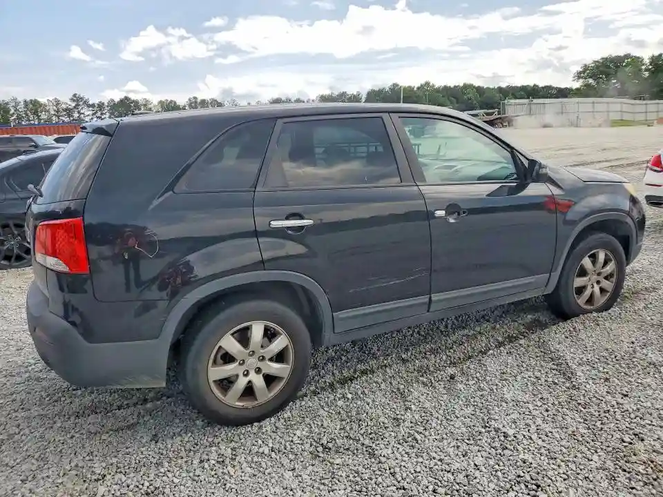 5XYKT3A1XBG136027 2011 KIA SORENTO-2