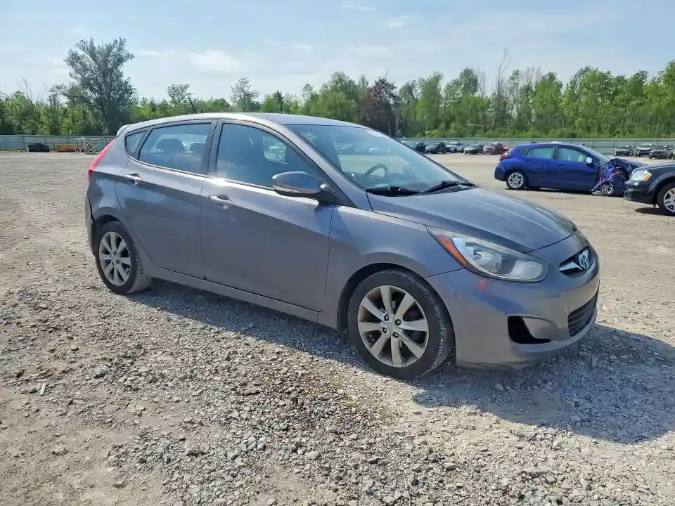 KMHCU5AE3DU138358 2013 HYUNDAI ACCENT SE-3