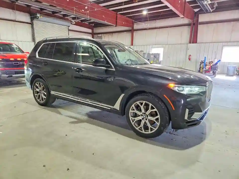 5UXCW2C00M9F66858 2021 BMW X7-3