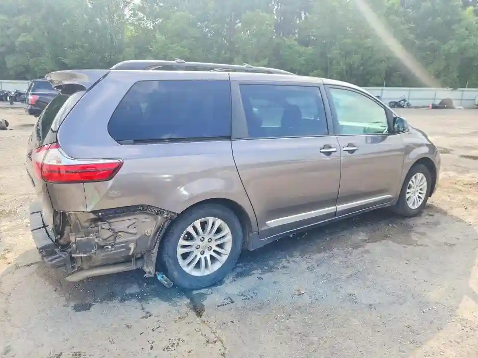 5TDYZ3DC6HS793277 2017 TOYOTA SIENNA-2