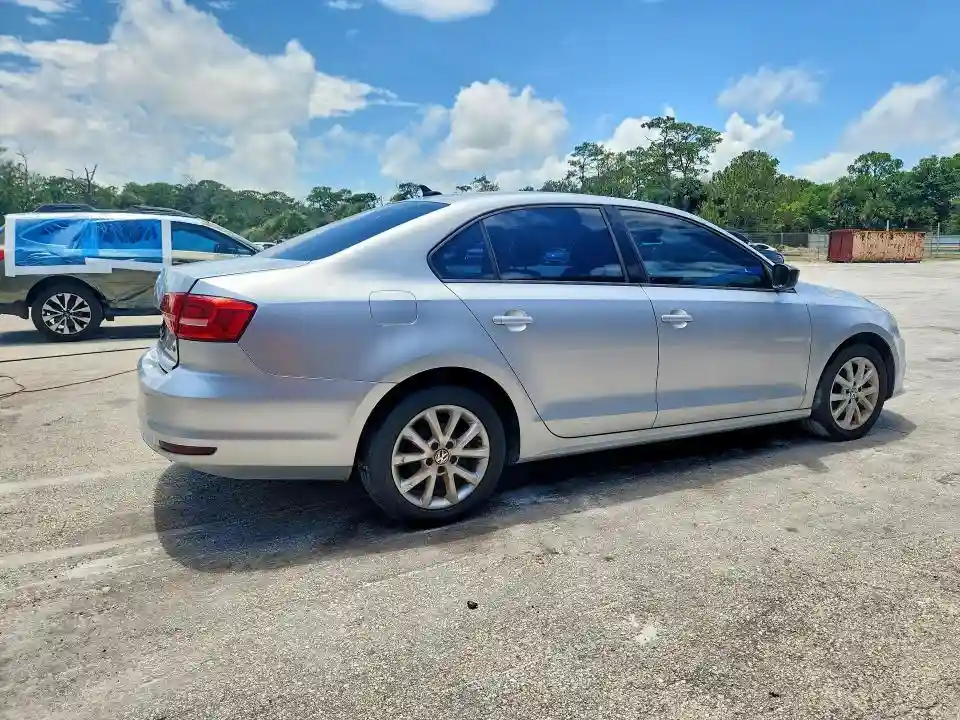 3VWD17AJ7FM250563 2015 VOLKSWAGEN JETTA-2