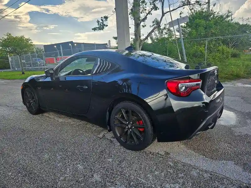 JF1ZNAA13K8702569 2019 TOYOTA 86-2