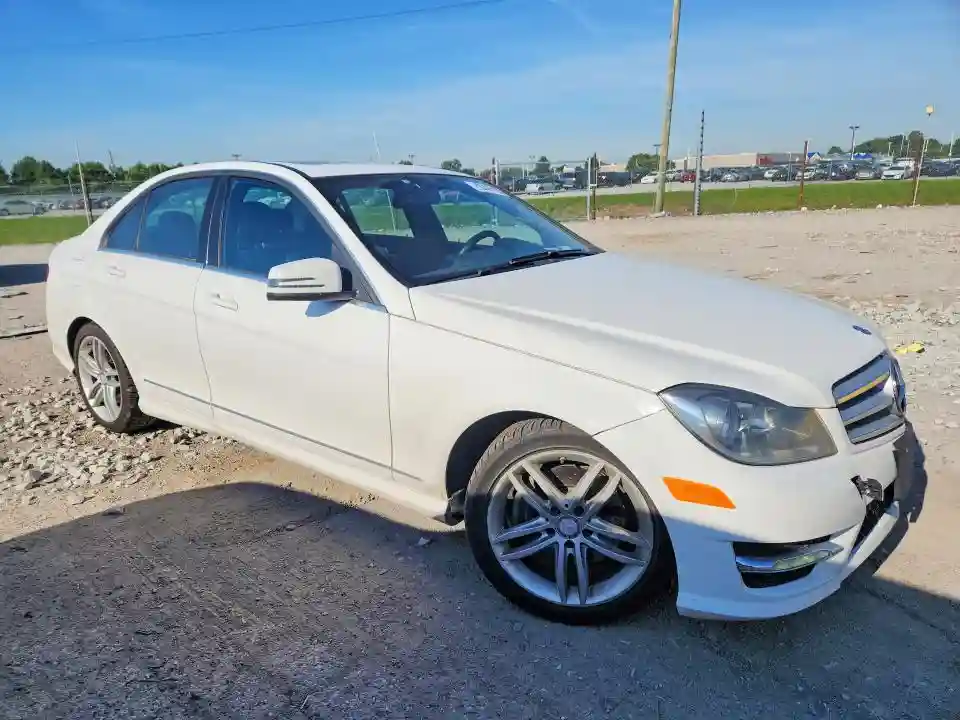 WDDGF8AB6DG118858 2013 MERCEDES-BENZ C-CLASS-3