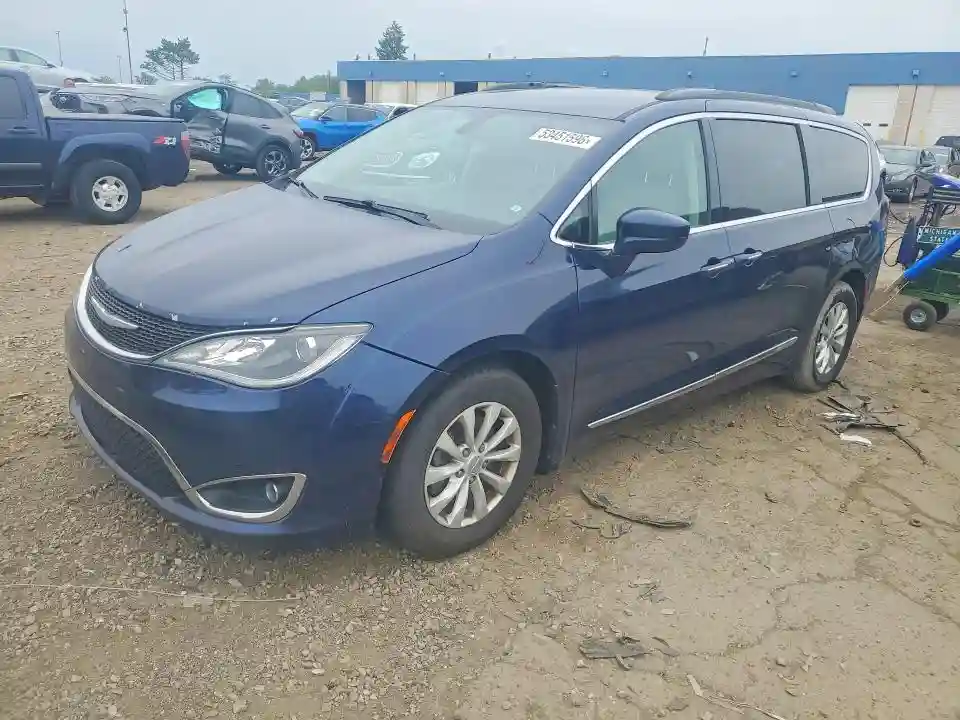 2C4RC1BG5HR587389 2017 CHRYSLER PACIFICA V-0