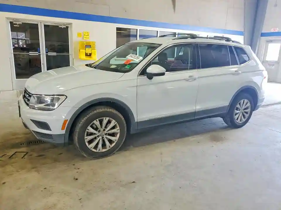 3VV3B7AX2JM214242 2018 VOLKSWAGEN TIGUAN-0
