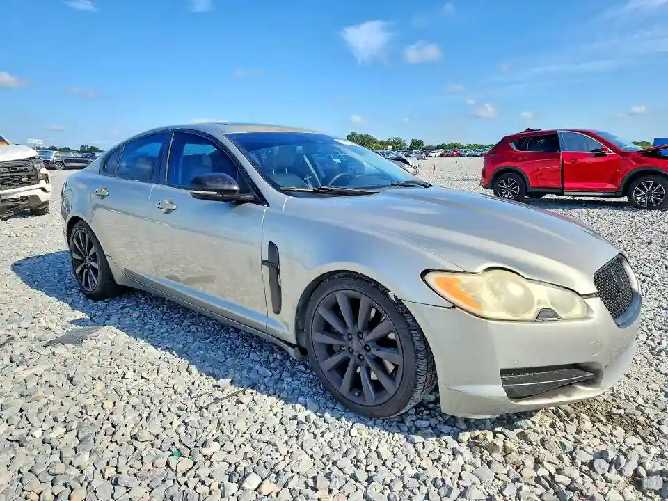 SAJWA0GB8BLS18379 2011 JAGUAR XF-3