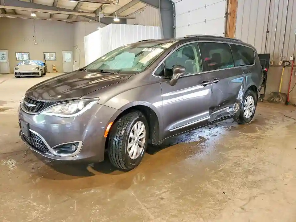 2C4RC1BG7KR588597 2019 CHRYSLER PACIFICA-0