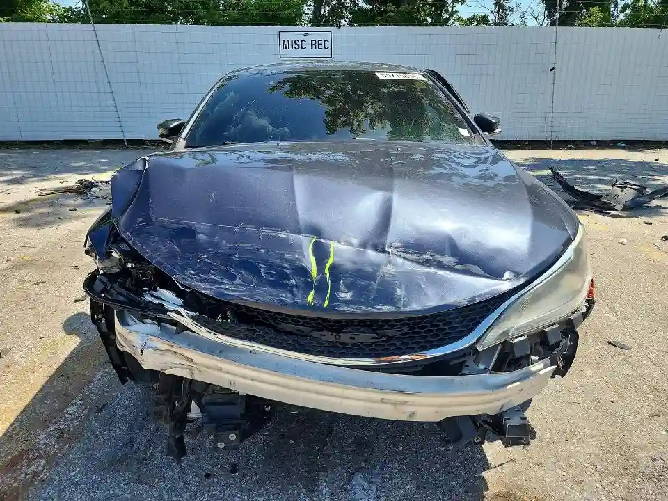 1C3CCCFB8HN510646 2017 CHRYSLER 200-4