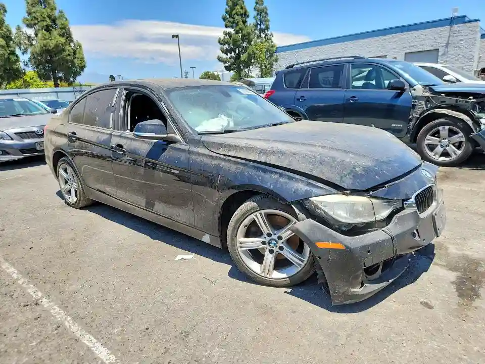 WBA3C1C58DF444261 2013 BMW 3 SERIES-3