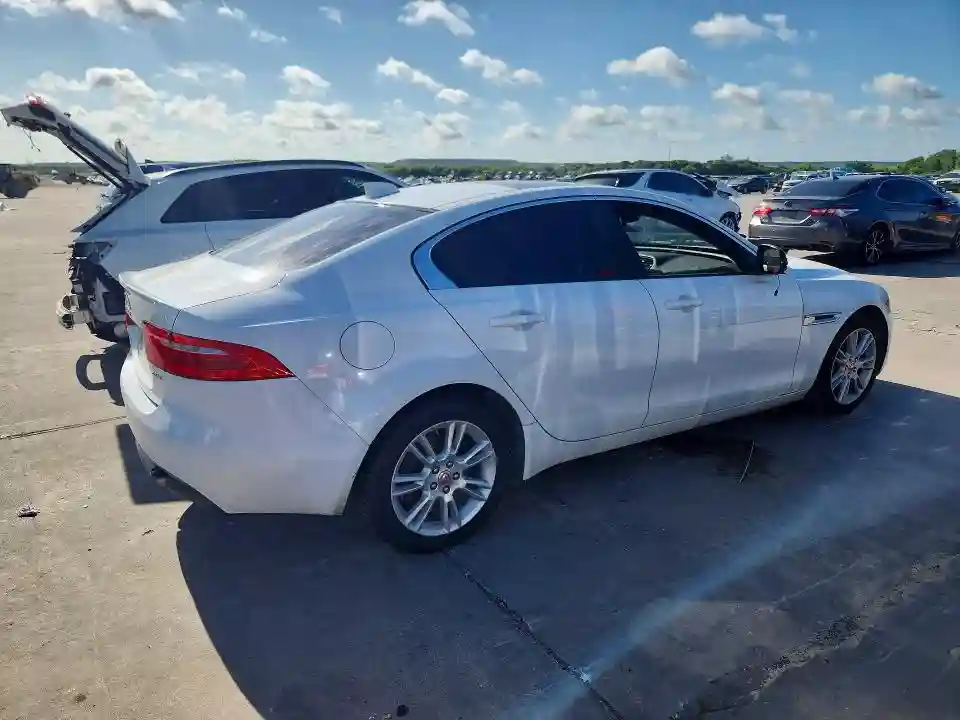 SAJAD4FX7JCP34754 2018 JAGUAR XE-2