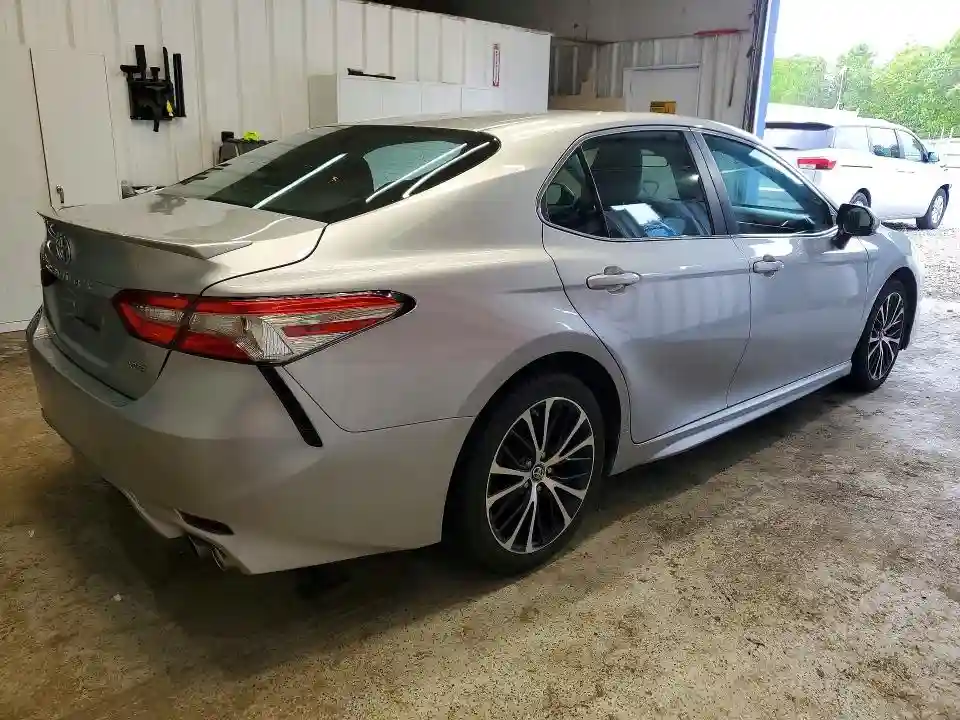 4T1B11HK9JU093091 2018 TOYOTA CAMRY-2