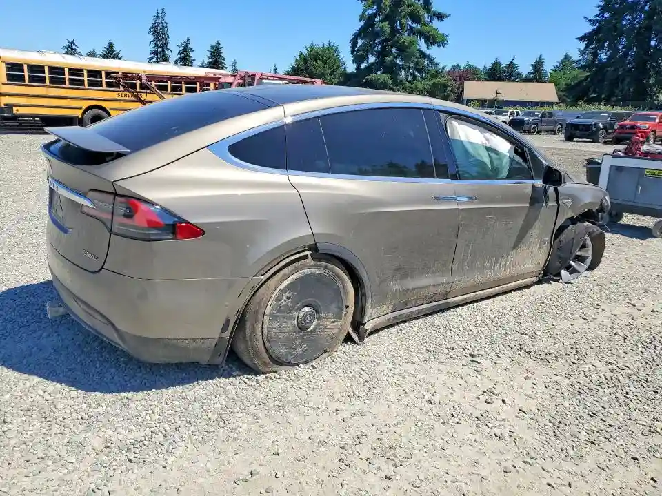 5YJXCAE48GF000461 2016 TESLA MODEL X-2