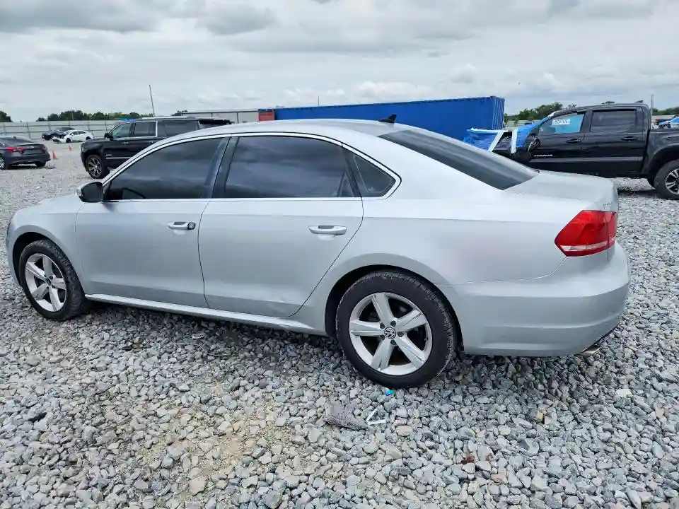 1VWBH7A30DC050420 2013 VOLKSWAGEN PASSAT-1