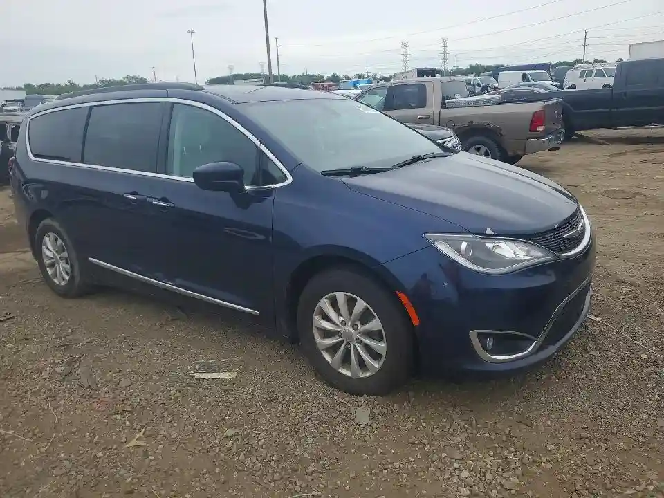 2C4RC1BG5HR587389 2017 CHRYSLER PACIFICA V-3