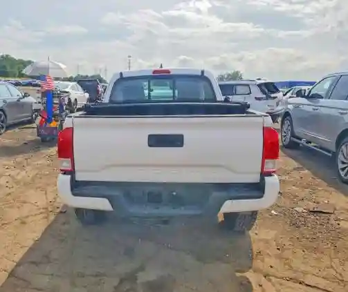5TFRX5GN6HX092090 2017 TOYOTA TACOMA-5