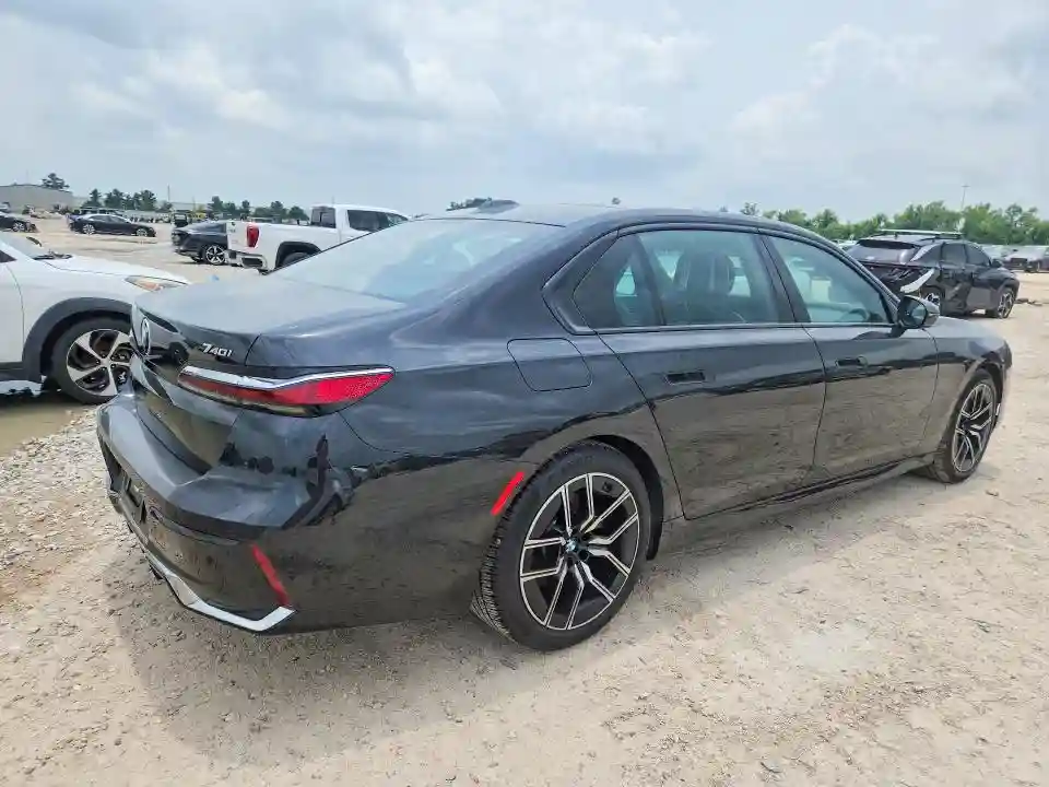 WBA23EH00PCM21708 2023 BMW 7 SERIES-2