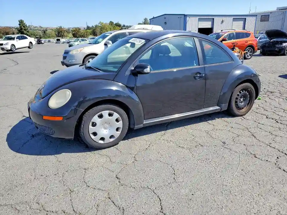3VWPG3AG2AM015912 2010 VOLKSWAGEN BEETLE-0