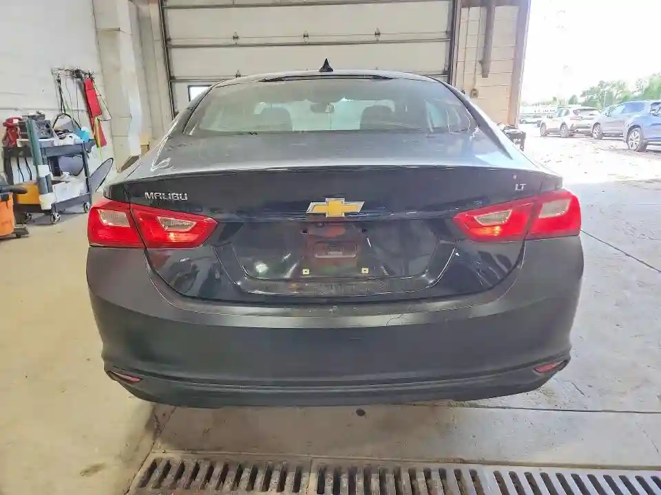 1G1ZD5ST0JF125619 2018 CHEVROLET MALIBU-5
