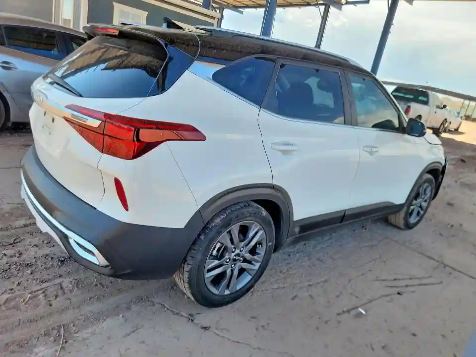 KNDEU2AA0P7377460 2023 KIA SELTOS-2