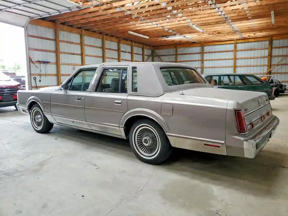 1LNBM83F7KY627418 1989 LINCOLN TOWNCAR-1