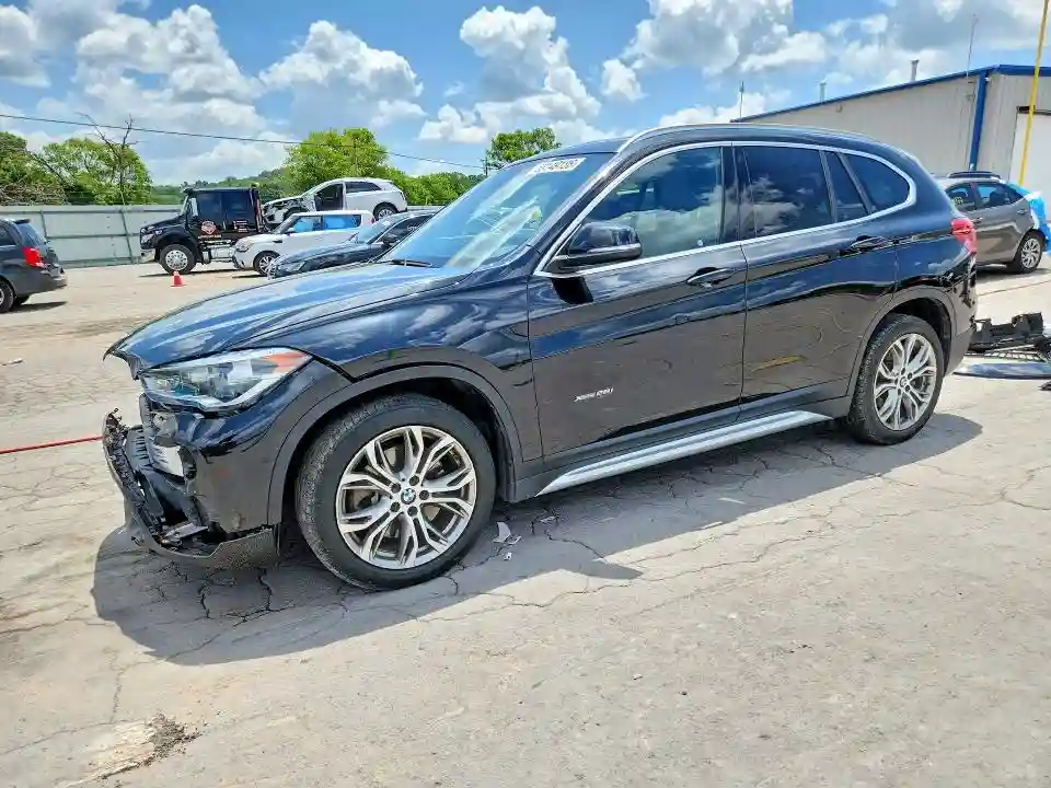 WBXHT3C30H5F80579 2017 BMW X1-0