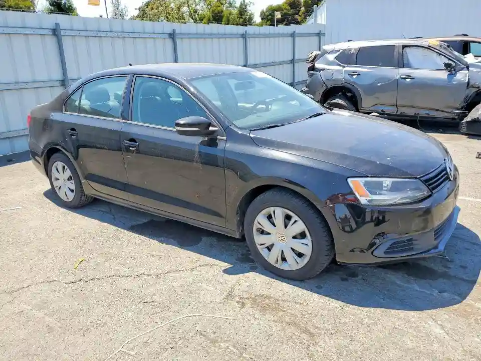 3VWD17AJ1EM365822 2014 VOLKSWAGEN JETTA-3