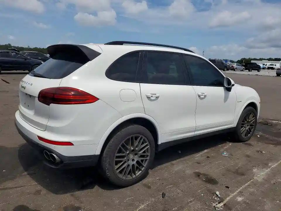 WP1AE2A22HLA74286 2017 PORSCHE CAYENNE-2