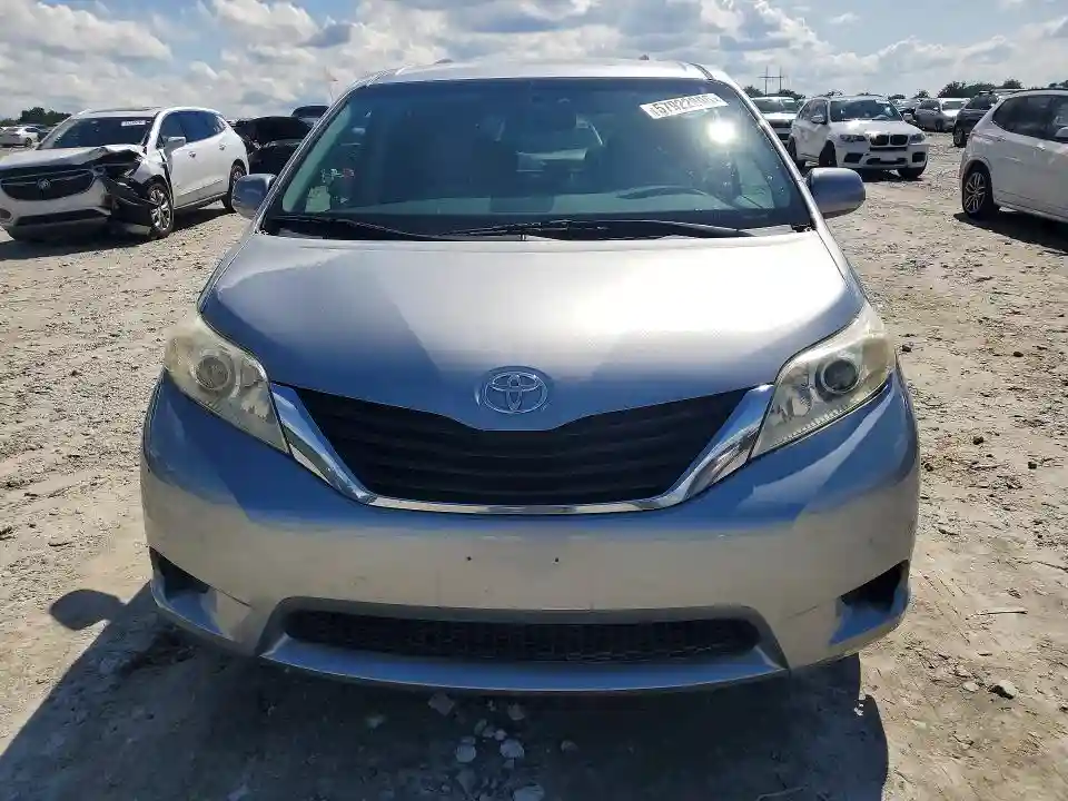 5TDKK3DC0BS154345 2011 TOYOTA SIENNA-4