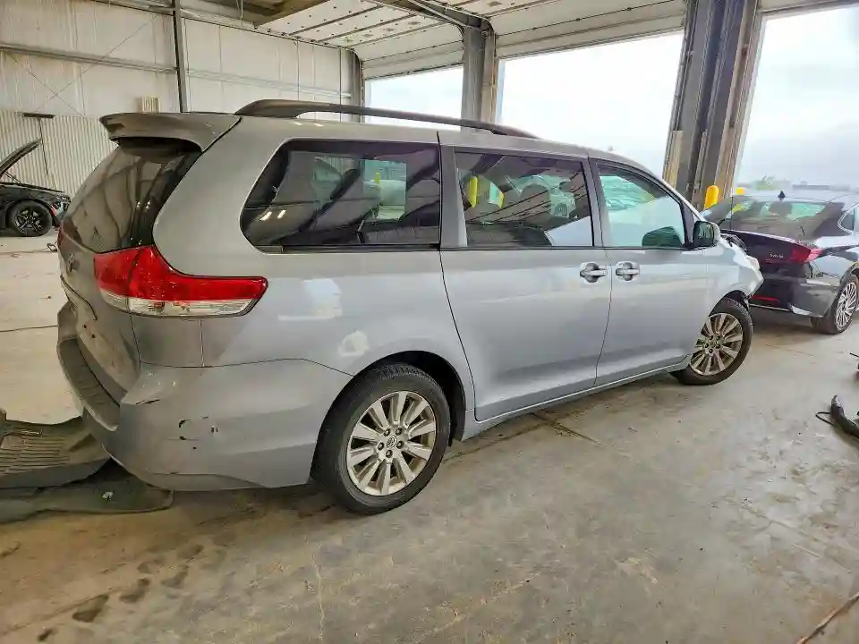 5TDDK3DC3ES088046 2014 TOYOTA SIENNA-2