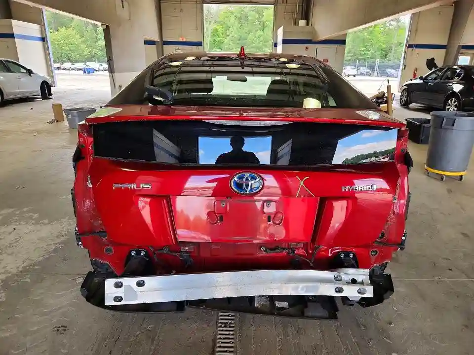 JTDKARFU6J3547603 2018 TOYOTA PRIUS THRE-5