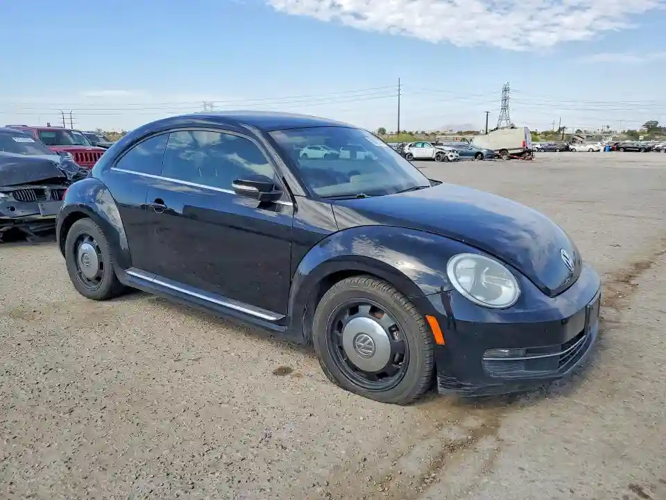 3VWJL7AT5DM625927 2013 VOLKSWAGEN BEETLE-3