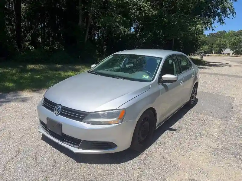3VWDP7AJ2DM446700 2013 VOLKSWAGEN JETTA-1