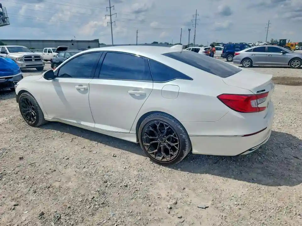 1HGCV3F56JA015554 2018 HONDA ACCORD-1