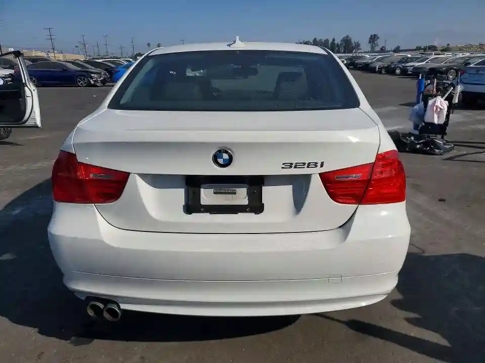 WBAPH5G54BNM80620 2011 BMW 3 SERIES-5