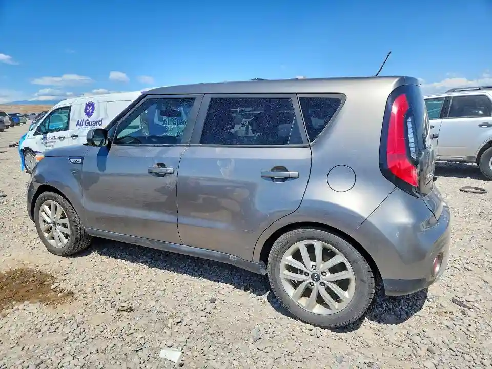 KNDJP3A53J7540754 2018 KIA SOUL-1