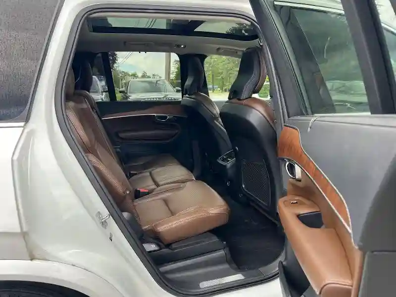 YV4A22PL0K1499418 2019 VOLVO XC90-5