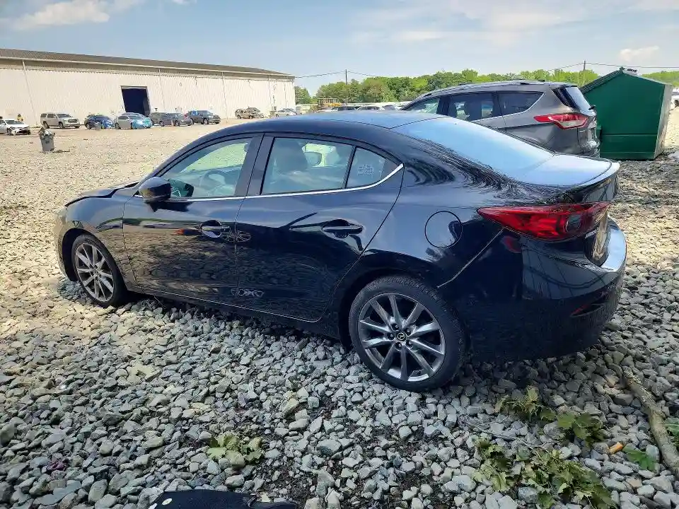 3MZBN1V32JM164414 2018 MAZDA 3-1