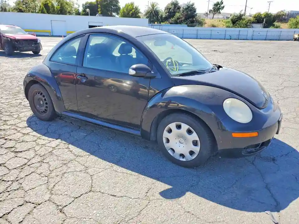 3VWPG3AG2AM015912 2010 VOLKSWAGEN BEETLE-3