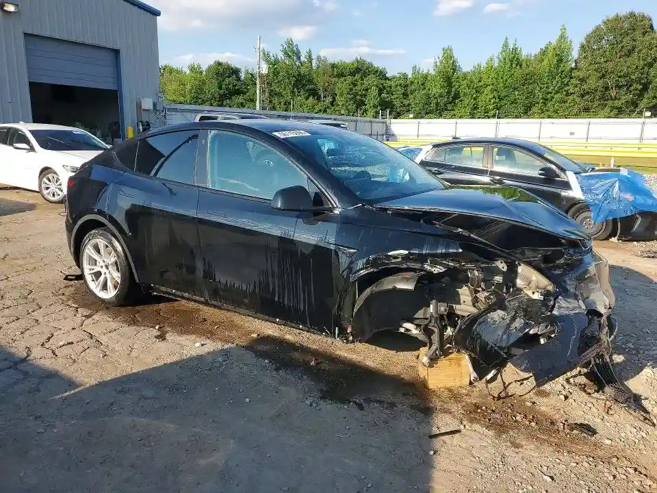 7SAYGDEE6PA058586 2023 TESLA MODEL Y-3
