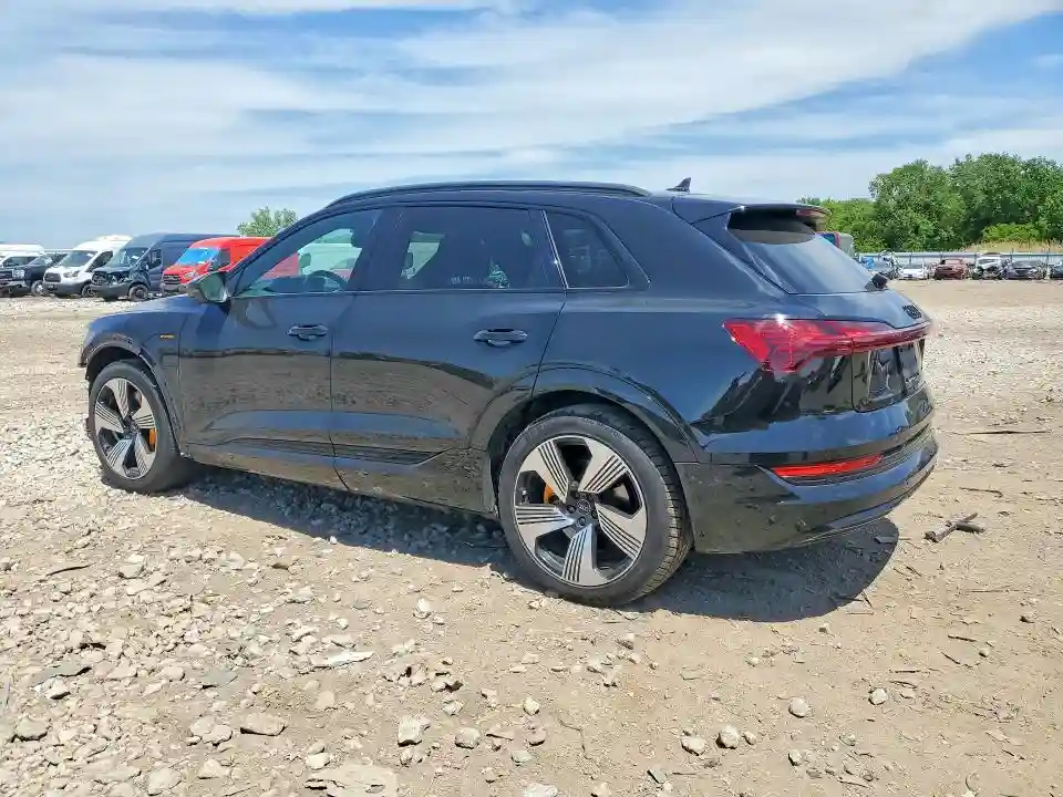 WA1LAAGE6NB009910 2022 AUDI E-TRON-1