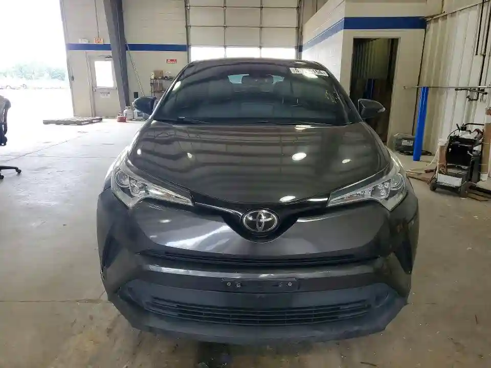 NMTKHMBX5KR068845 2019 TOYOTA C-HR-4