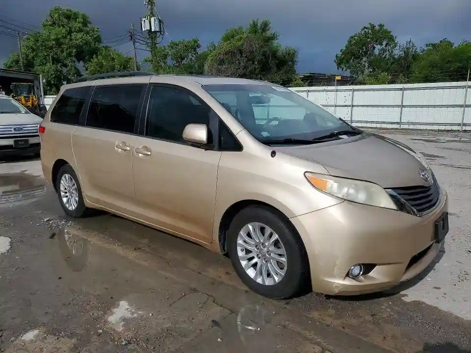 5TDYK3DC0DS310557 2013 TOYOTA SIENNA-3